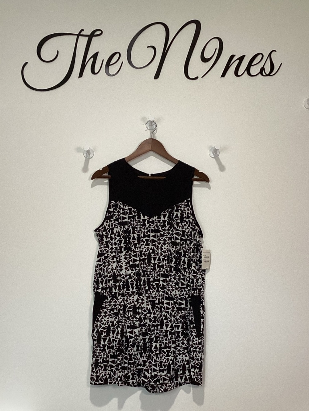 Trouve Black & White Geometric Romper w/ Pockets NWT Large